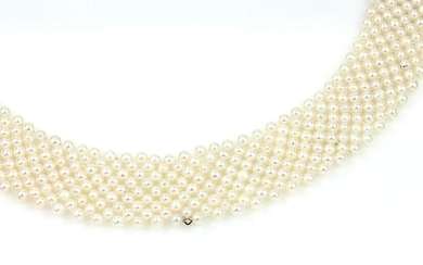 Choker with cultured akoya pearls
