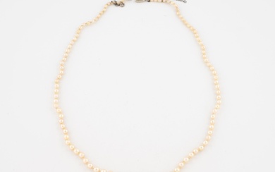 Collier de perles de culture blanches en... - Lot 144 - Drouot Estimations