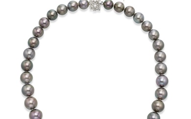 Cultured Pearl and Diamond Necklace | 養殖珍珠 及 鑽石 項鏈