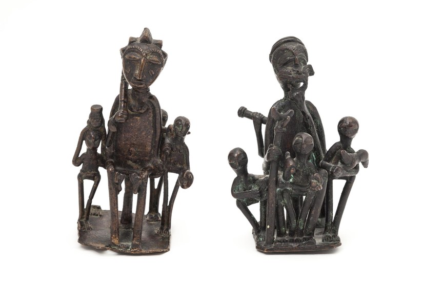Deux groupes de figurines en bronze, probablement Gabon, vers 1960
