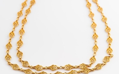 * Drapery necklace of two rows of 750°/°° gold filigree...