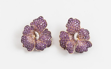 Earrings in the shape of pansies in 18k...