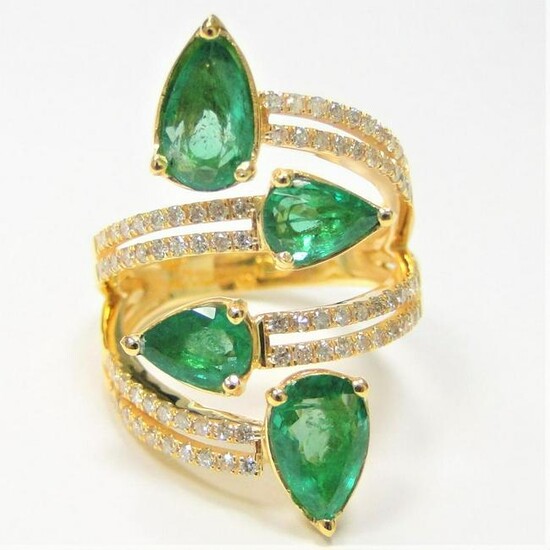 Emerald & Diamonds Yellow Gold Ring