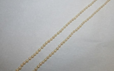 Graduated Pearl Necklace with Gold Clasp
