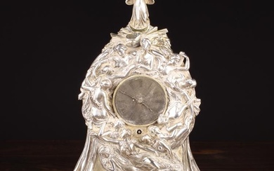 Horloge de cheminée électrotype en argent d'exposition dans un boîtier figuratif très décoratif conçu par...