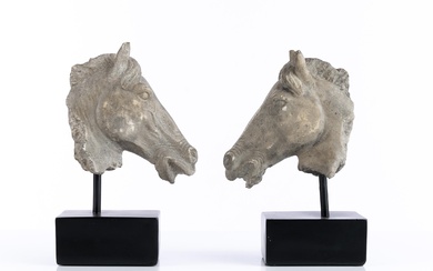Horse Head book ends, made to look likr zroman statues. Wood/Resin - new. Approx H:21cm Base 9cm x 6cm