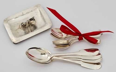 ITEMS FROM A SET OF CUTLERY AND A TRAY DECORATED WITH A COW