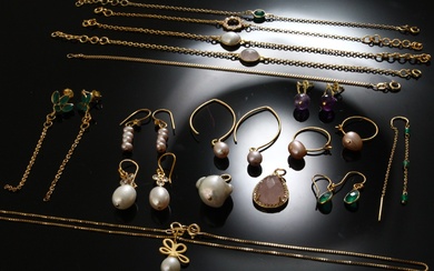 Jewelery set with pearls, rose quartz etc. (23)
