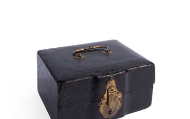 Lacquered gold-inlaid box, France 18th century