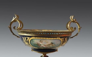 Large bowl with handles in porcelain and gilt bronze with central decoration painted with ruins and Venus. Signed C. FOULEAU.