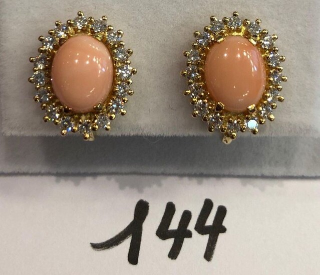 Pair of yellow gold earrings, set with 2 Coral cabochons...