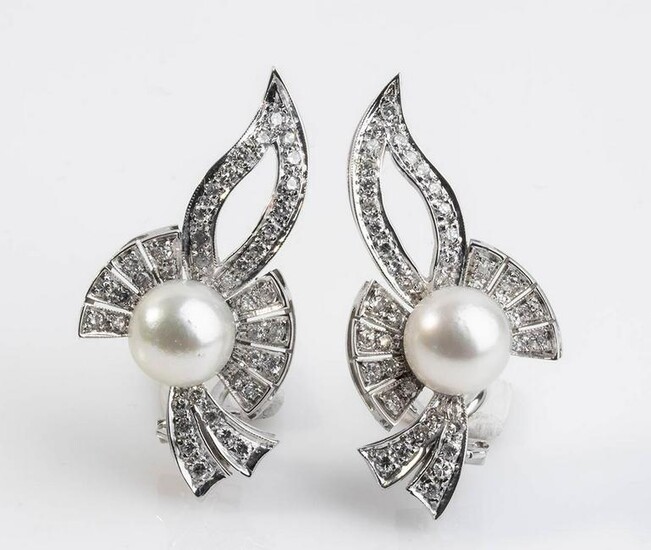 Pearl and diamonds gold earrings
