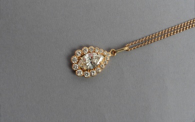 Pendentif goutte en or jaune 18K (750/1000), piriforme, serti d'un important diamant taille navette (11,33...