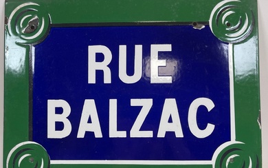 Plaque de la rue Balzac à Paris. Ancienne plaque émaillée, 30*40cm, probablement récupérée lors d'un...