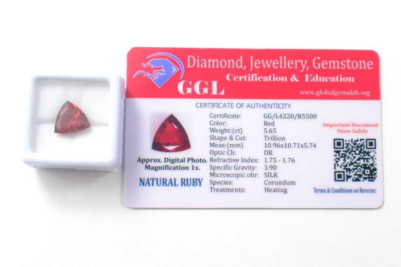 Red 5.65ct Trillion cut heat treated Natural Ruby. [10.96x10...