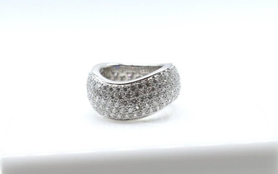 Ring in 18 ct white gold set with +/- 180 brilliants +/- 4 ct (damaged) - 13.4 g (Size: 53)