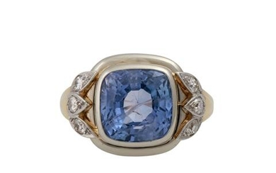Ring mit hell violett-blau-grauem Saphir, ca. 10 ct