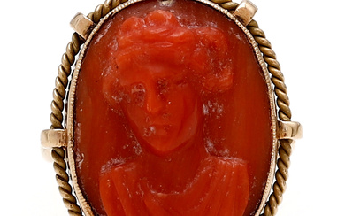 Ring with cameo in coral.