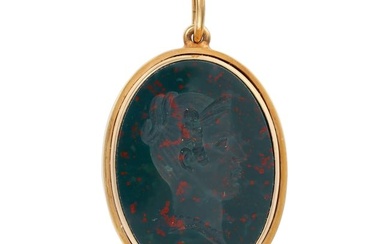 SIMON FILS, AN ANTIQUE DOUBLE SIDED HARDSTONE INTAGLIO LOCKET in yellow gold, set to one side with a