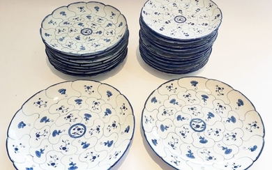 Set of 20 dishes and 2 plates