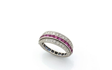 Smile ring in engraved platinum set with rubies and calibrated sapphires A pivoting system of