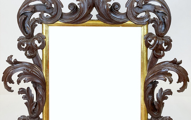 Specchiera con cornice in legno intagliato, dipinto e dorato, decoro a girali di foglie a volute contrapposte (cm 123x115) (difetti…