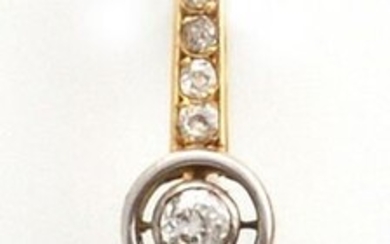 Spindle in yellow and white gold 750 thousandths holding a succession of old cut diamonds. Length: 4.1 cm. Gross weight : 3.4 gr. A diamonds yellow gold brooch