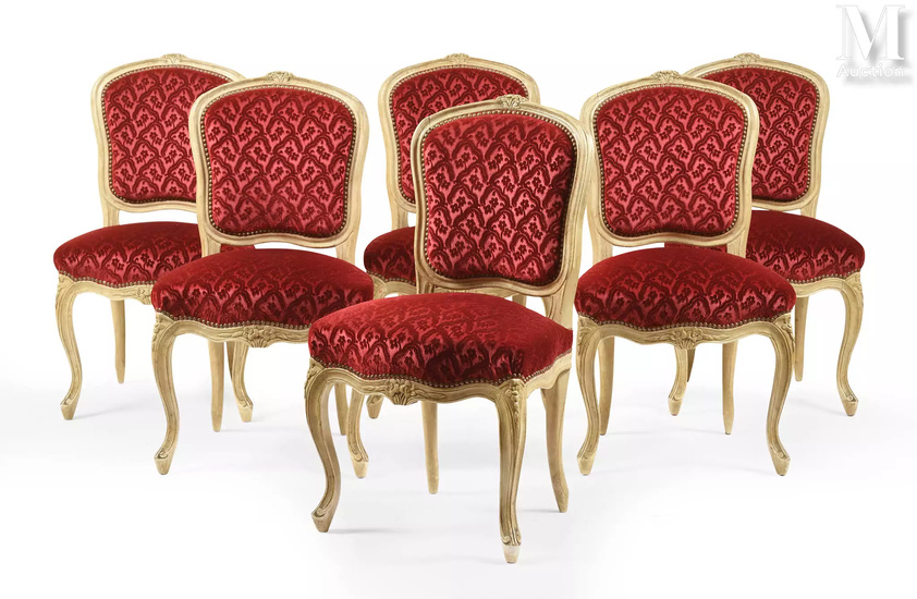 Suite de douze chaises de style Louis XV