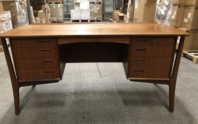 Svend Aage Madsen: Freestanding teak desk, front with eight drawers and back with shelves and cabinet. Manufactured by Sigurd Hansen. H. 73. L. 153. W. 73 cm.