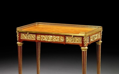 TABLE À ÉCRIRE DE STYLE LOUIS XVI D'après un modèle de Jean-Henri Riesener