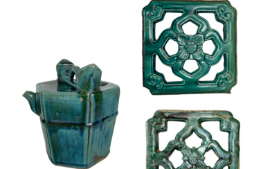 青釉瓷壶和镂雕瓦三件一组 THREE PIECES OF GREEN GLAZED CERAMICS