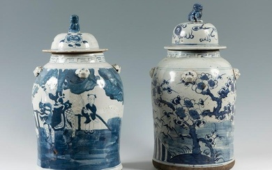 Two sharks. China, 19th century. In enamelled porcelain. They are in good condition, except for some