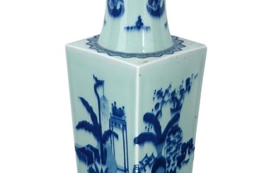 UNUSUAL ANTIQUE CHINESE BLUE AND WHITE PORCELAIN VASE