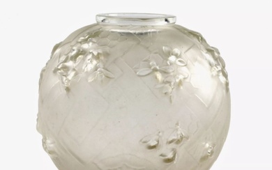 Vase with bees from Sabino France