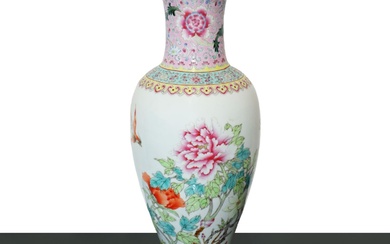 Vaso in porcellana cinese con decori floreali e uccelli, 20°...