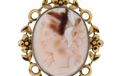 Victorian 9ct gold shell cameo brooch