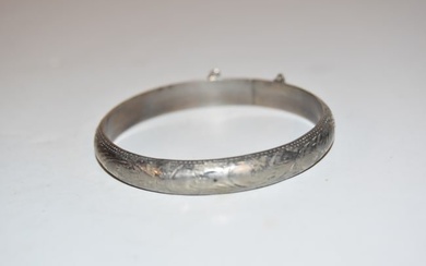 vintage Sterling Silver Engraved hinged Bracelet 7"