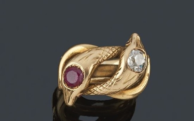 Ring with pair of coiled serpents in 18K yellow gold