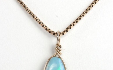 14KT GOLD BOX CHAIN NECKLACE WITH OPAL PENDANT