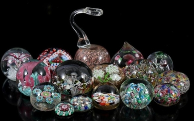16 decorative glass paperweight