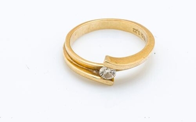 18 karat (750 thousandths) yellow gold ring set with a...