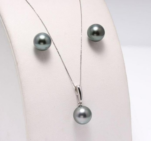 18 kt. White Gold - 10x11mm Peacock Tahitian Pearls
