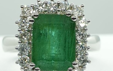 18 kt. White gold - Ring, Emerald IGI Certificate 2.95 ct. - 2.95 ct Emerald - Diamonds