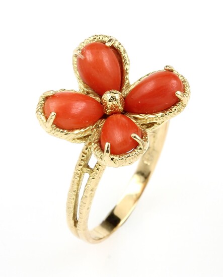 18 kt gold blossom ring with coral ,...