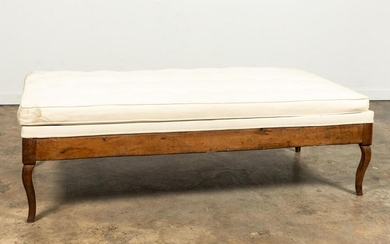 18TH C. PROVINCIAL LOUIS XV WALNUT DAY BED