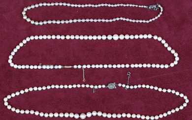 2 colliers de perles de culture [+1] > 1 fermoir or 18 K (750‰) -...