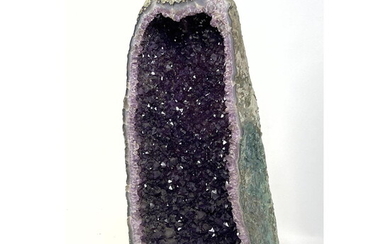 20.5 inch tall Amethyst Brazilian Geodes Chimney. Natural Mineral Spec