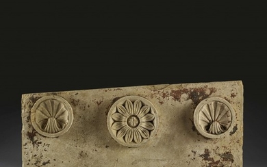 BOURGOGNE, PROBABLEMENT ATELIER CLUNISIEN DU XIIeSIÈCLE Segment de frise à médaillons