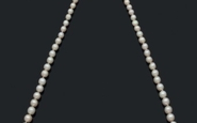 Collier "Perles fines" Chute de 82 perles...