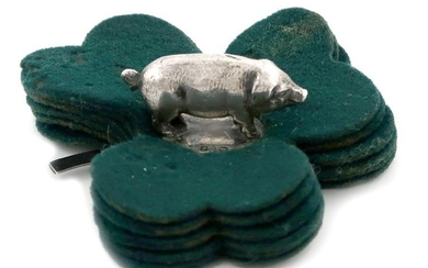 An Edwardian novelty silver pig pen wipe, by...